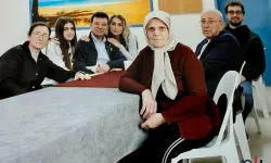 İmamoğlu, Ailesiyle Görüşüp İlk Fotoğrafını Paylaştı: ‘Aile Kutsaldır’