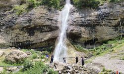 Hakkari'de Ağaçdibi Şelalesi Ziyaretçi Rekoru Kırdı