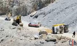 Hakkari'de Kamyonun Devrilmesi Sonucu Sürücü Yaralandı