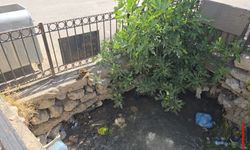 Hakkari'de Serink Deresi'ndeki Köprü Tıkanmak Üzere