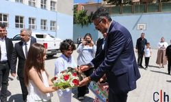 Vali Çelik’ten Öğrencilere Hem Karne Hem Tebrik