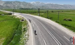 Hakkari'de Bahar Coşkusu, Bisiklet Severler Doğayla Buluşuyor