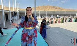 Hakkari'de 27 Yıldır Sahne Alan Hozan Menice’den Sanat ve Aile Hikayesi
