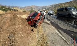 Çukurca-Üzümlü Yolu Üzerinde Trafik Kazası: 2 Yaralı