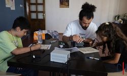 Çocuklar, Kendi Dilinde Sanat Yapıyor: “Hêviyên Hunêrê” Sergisi