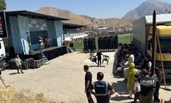 Hakkari’de Çocuklar Güneş Altında Tiyatroya Mahkum Edildi
