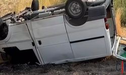 Minibüs ile Hafif Ticari Araç Çarpıştı: 11 Yaralı