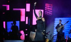 Bengü, Hakkari'de Coşkulu Bir Konserle Sahne Aldı!