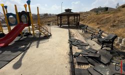 Hakkari’nin Yüksekova İlçesinde Çocuk Parkına Zarar Verildi
