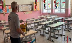 Hakkari Belediyesi’nden Okullarda İlaçlama ve Dezenfeksiyon Çalışması