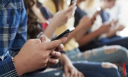Hakkari'deki Okullarda Sınıf İçinde Cep Telefonu Kullanımı Yasaklandı