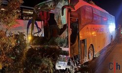 Karayolunda Feci Kaza: 1 Kişi Hayatını Kaybetti, 13 Yaralı