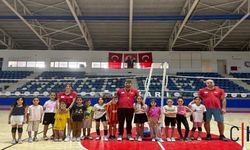Hakkari’de Gençlik ve Spor Bakanlığı’nın Voleybol Kursları Devam Ediyor