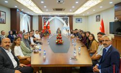 Hakkâri’de LGS ve YKS Şampiyonları Valilikte Ödüllendirildi