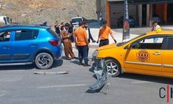 Hakkari'de Trafik Kazası Paniği İki Araç Kavşakta Çarpıştı