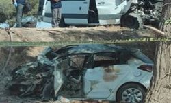İki Araç Kafa Kafaya Çarpıştı Kazada 1 Ölü, 12 Yaralı