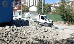 Hakkari’de AFAD Binasının Molozları Kaldırılmadı: Mahalle Toz ve Enkazla Baş Başa Kaldı
