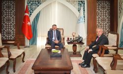 Hakkâri İl Emniyet Müdürü Atilla Ayata, Vali Ali Çelik’i Ziyaret Etti