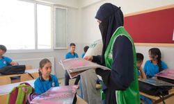 İHH Hakkari Şubesi, 500 Öğrenciye Kırtasiye Desteği Sağladı