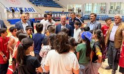 Başkan Kaya’dan öğrencilere kırtasiye desteği