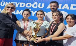 Hakkari Tenis Spor Kulübü Kadın Takımı'ndan Büyük Başarı