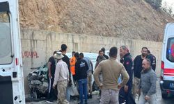 Araçlar Kafa Kafaya Çarpıştı, 2 Kişi Hakkarili , 14 yaralı, 2’si ağır