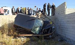 Hakkari'de Feci Kaza: Otomobil Şarampole Yuvarlandı, 5 Yaralı