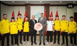 Hakkari Spor’dan Vali Ali Çelik’e Teşekkür Ziyareti