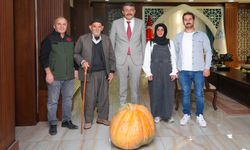 Hakkâri’de Rekor Bal Kabağı: 50,5 Kilogramlık Dev Hasat!