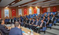 Vali Çelik: Köy Muhtarlarıyla Güçlü İş Birliği Toplantısı Düzenledi