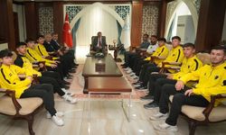 Hakkarili Sporcular Valilikte! Gençlere Destek Mesajı