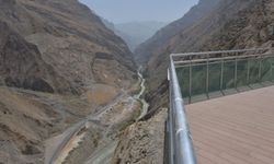 Hakkari’de Seyir Tepesi’nde İntihar Girişimi
