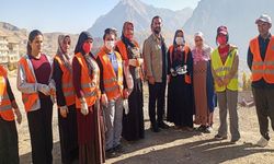 Hakkari'de Temizlik İşçileri Buldukları Para Dolu Çantayı Sahibine Teslim Etti