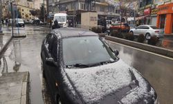 Hakkari’de Yüksek Kesimlerde Kar, Şehir Merkezinde Yağmur Devam Ediyor