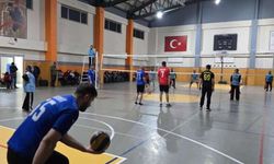 Yüksekova’da Kurumlar Arası Voleybol Turnuvası Başladı