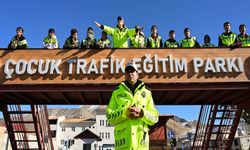 Hakkari’de Okul Geçidi Görevlilerine Trafik Eğitimi Seferberliği
