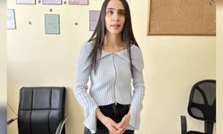 Hakkarili Görme Engelli Berçem Öğretmen Öğrencilerine Işık Oluyor