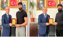 Başkan Kaya’dan Trafik Kazasında Can Kurtaran İlhan ve Tunç'a Plaket