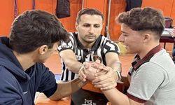Hakkari’de Gençler Bilek Güreşi Şampiyonası Nefes Kesti