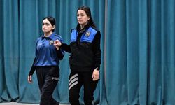 Hakkari'de Kadın polislerden kadına şiddete karşı tiyatro gösterisi