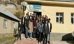 Hakkari Üniversitesi “Fırçadan Kalbe” Projesiyle Köy Okullarına Moral Desteği