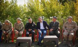 2. Ordu Komutanı Korgeneral Zorlu Topaloğlu, Hakkari’de Gazi Kurt’u Ziyaret Etti