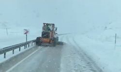 Hakkari’de Ulaşım Seferberliği: Kar Yağışı Yolları Kapladı