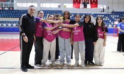 Hakkari’de Yıldız Kızlar Voleybol Şampiyonası Nefes Kesti