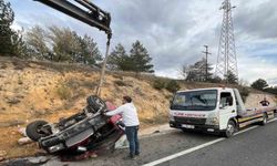 Direksiyon Hakimiyetini Kaybeden Sürücü Kamyonetiyle Devrildi