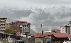 Hakkari'nin Yüksek Kesimlerine Mevsimin İlk Karı Düştü