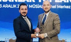 Başkan Öveç’e Hizmet Plaketi: “Bu Bir Veda Değil, Yeni Bir Başlangıçtır”