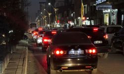 Hakkari’nin Yüksekova İlçesinde Akşam Trafiği Çileye Dönüşüyor: Sürücüler Çözüm Bekliyor