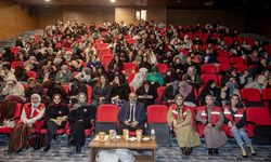 Hakkari'de Damla Topluluğu’ndan KYK Afife Kız Yurdu’nda Anlamlı Film Gösterimi