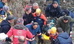 Direksiyon Hakimiyetini Kaybeden Sürücü Takla Attı: Araçtaki 5 Kişi Yaralandı